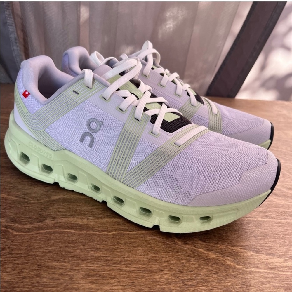 Women’s Ons size 8.5